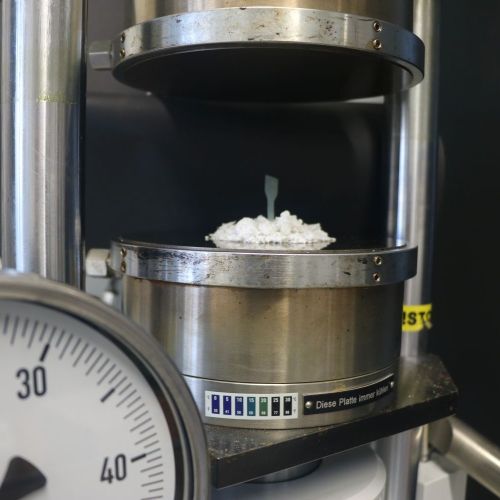 Articles in LABO and KunststoffXtra about a new class of polymers
