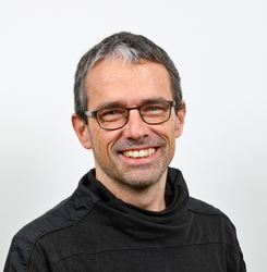 Dr. Stefan Holzheu